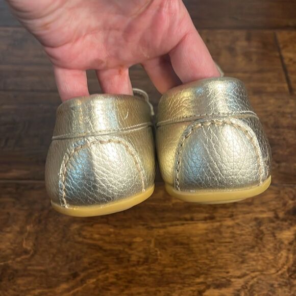 Elephantito Metallic Gold Pebbled Leather Girls Bow Moccasin, size 4 - Picture 4 of 8